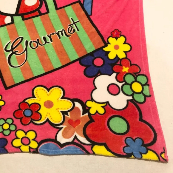 Hello Kitty Broadway Fleece Blanket 73 x 60 Inch Size - Picture 8 of 16